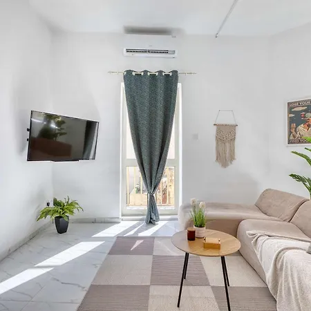 Bright & Modern 2br - Prime Walkable Area شقة سليمة