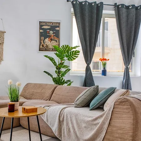 شقة Bright & Modern 2br - Prime Walkable Area سليمة