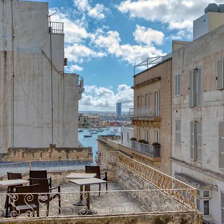 Bright & Modern 2br - Prime Walkable Area شقة