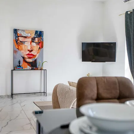 Bright & Modern 2br - Prime Walkable Area * سليمة