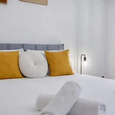 Bright & Modern 2br - Prime Walkable Area *