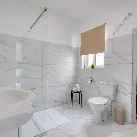 Bright & Modern 2br - Prime Walkable Area * سليمة