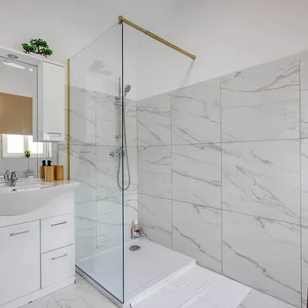 Bright & Modern 2br - Prime Walkable Area سليمة