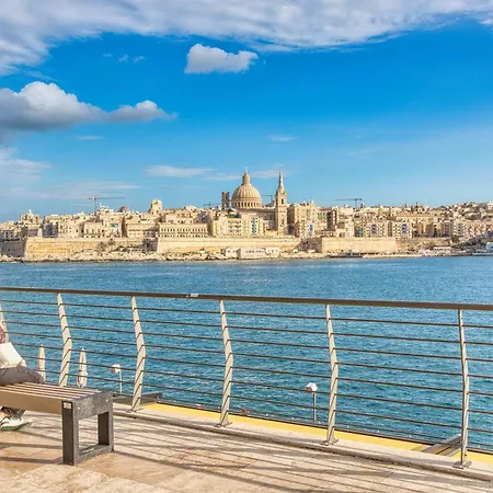 شقة Bright & Modern 2br - Prime Walkable Area سليمة